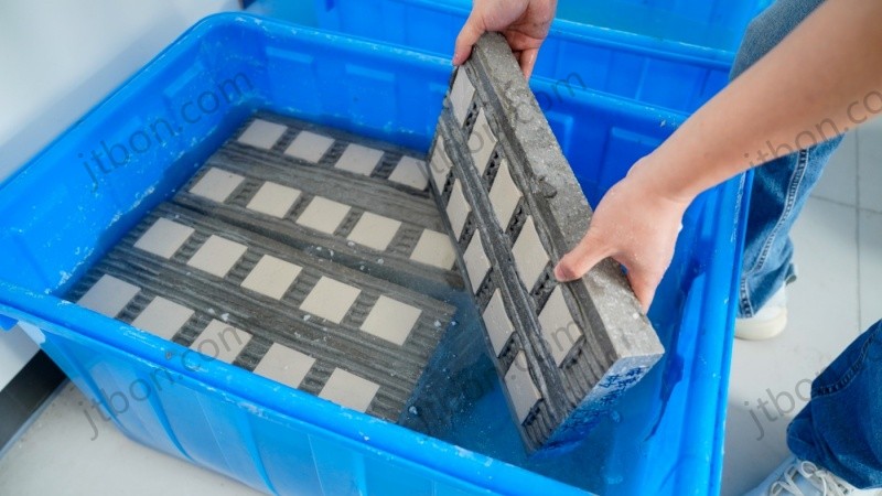 Water immersion